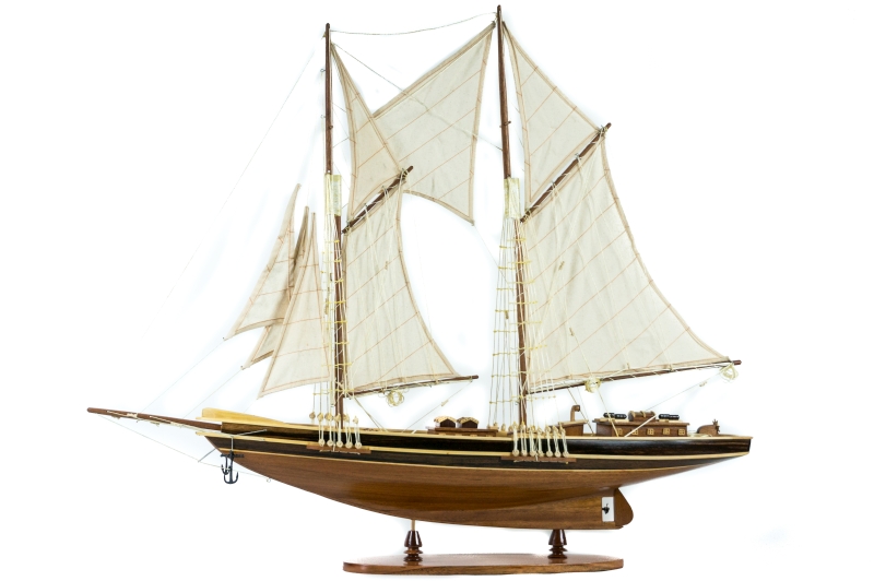 Drewniany model jachtu, model żaglowca z drewna... co oznaczają w naszym życiu?
